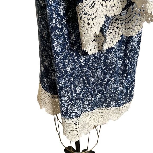 Front of Closet Blue & White Print Kimono With Lace Accents Size S - Picture 12 of 16